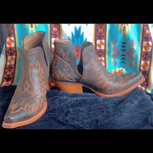 Cowgirl boots, ARIAT women’s 8-9